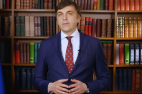 Видеообращение министра просвещения к выпускникам школ.